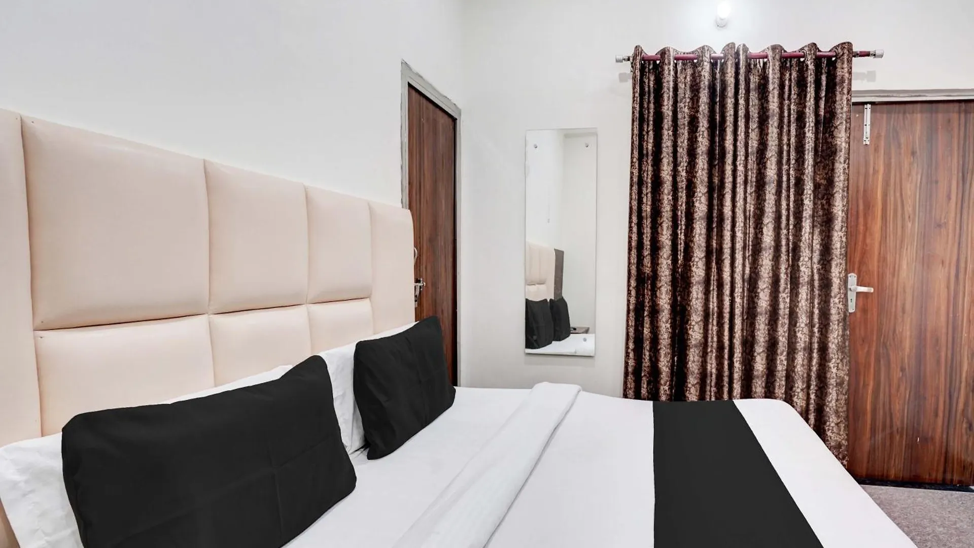 Oyo Bhawna Home Stay Agra  Hotel