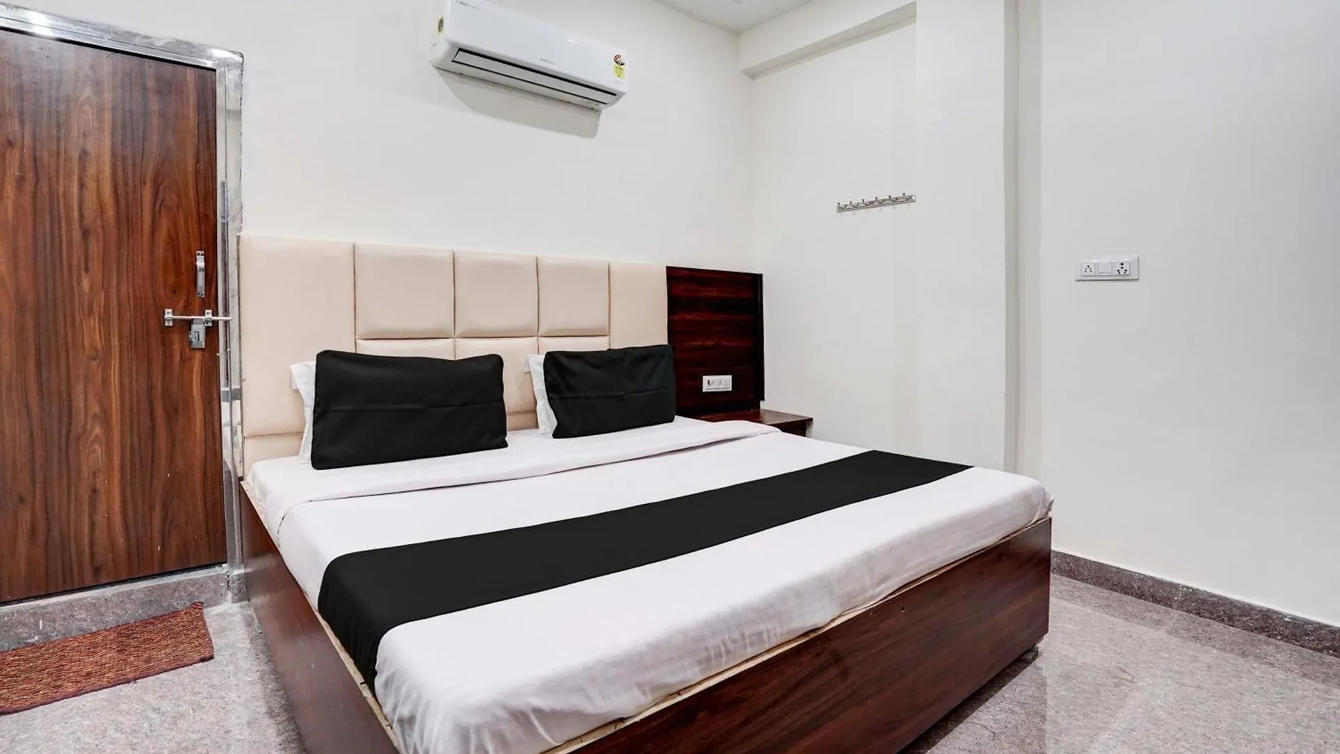 *** Hotel Oyo Bhawna Home Stay Agra  India